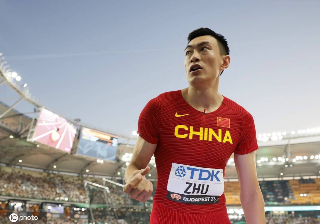 一般的责任担当扫黑除恶、打击犯罪，面对人民群众不忘初心牢记使命，忠诚守护一方安定和人民安宁